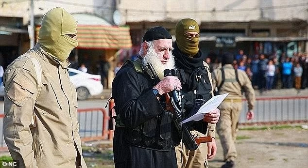 Αμπού Ομέρ: Στα χέρια των Ιρακινών ο «Ασπρογένης» εκτελεστής του ISIS – Πετούσε ομοφυλόφιλους από ταράτσες (φωτό)